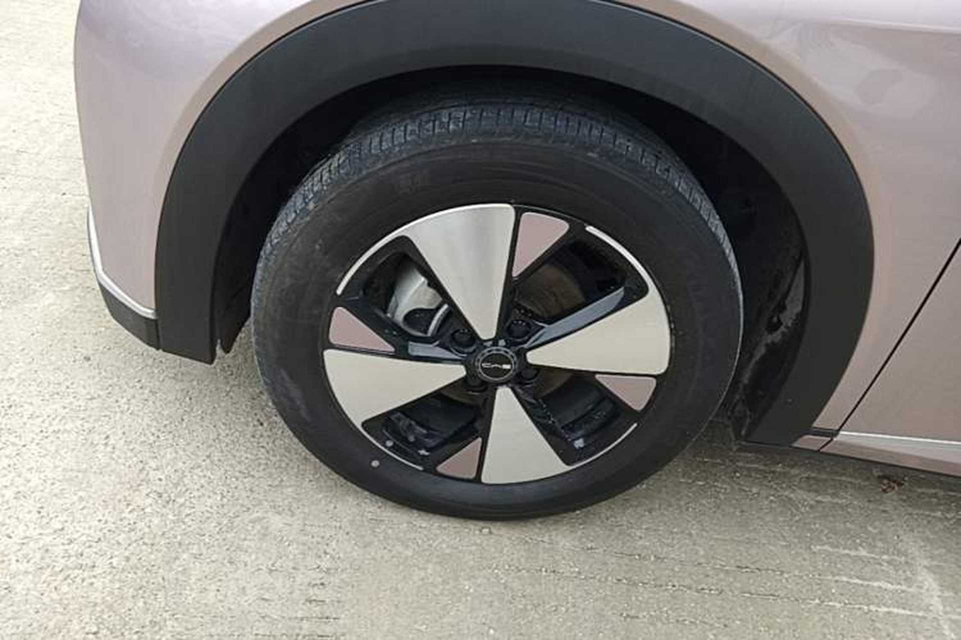Used BYD Dolphin 2023 420 km Free Version Left Front Wheel Hub