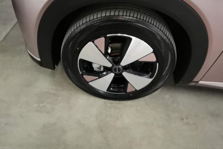 Used BYD Dolphin 2023 420 km Fashion Edition Left Front Wheel Hub