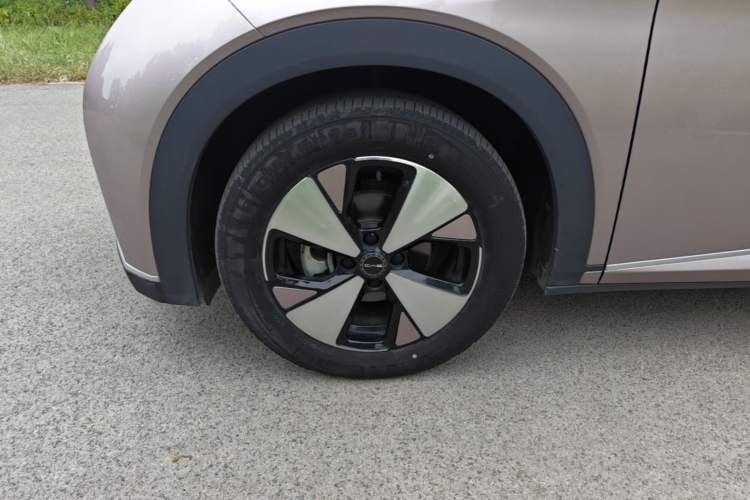 Used BYD Dolphin 2023 420 km Fashion Edition Left Front Wheel Hub