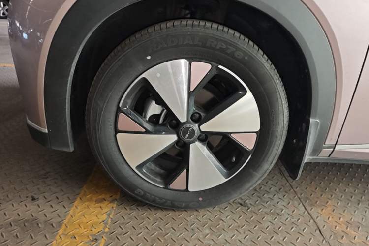 Used BYD Dolphin 2023 420 km Fashion Edition Left Front Wheel Hub