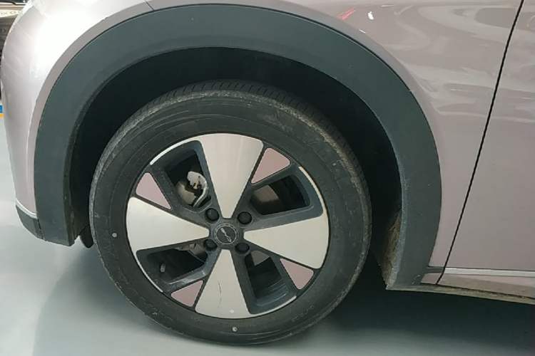 Used BYD Dolphin 2023 420 km Free Version Left Front Wheel Hub