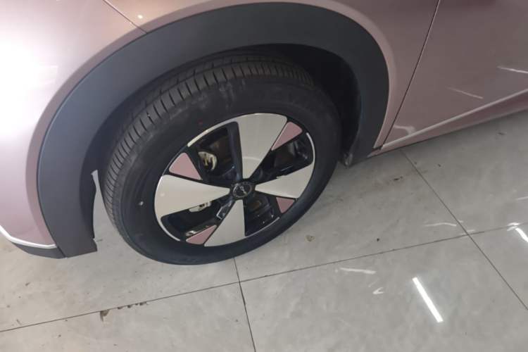 Used BYD Dolphin 2023 420 km Fashion Edition Left Front Wheel Hub