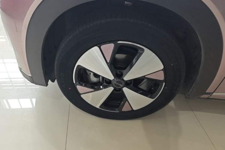 Used BYD Dolphin 2023 420 km Fashion Edition Left Front Wheel Hub