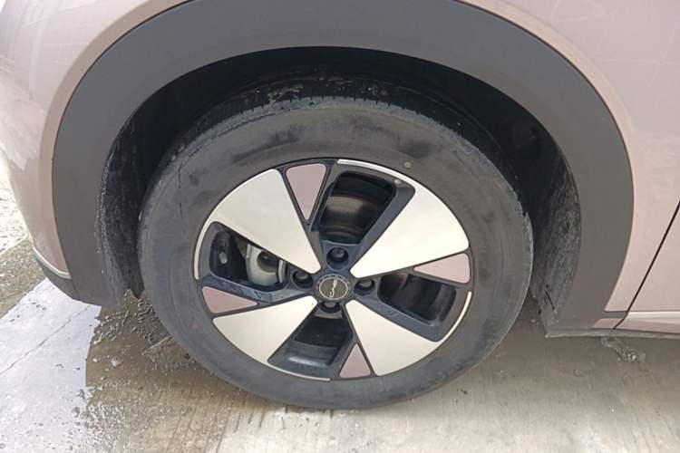 Used BYD Dolphin 2023 420 km Fashion Edition Left Front Wheel Hub