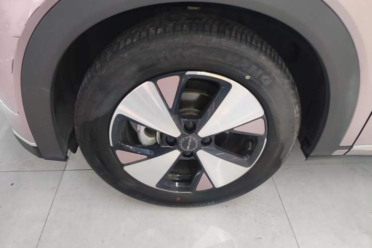 Used BYD Dolphin 2023 420 km Fashion Edition Left Front Wheel Hub
