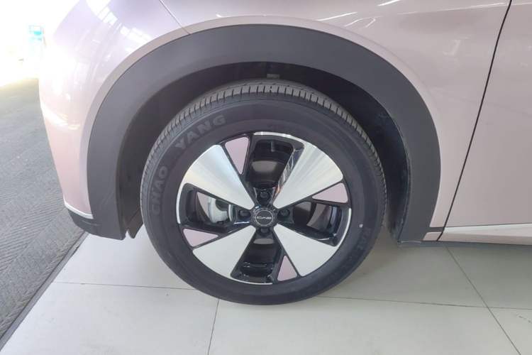 Used BYD Dolphin 2023 420 km Fashion Edition Left Front Wheel Hub