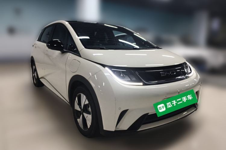 Used BYD Dolphin 2023 420 km Fashion Edition Front Right 45 Deg