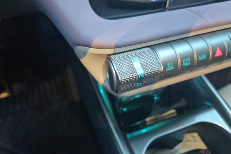 Used BYD Dolphin 2023 420 km Fashion Edition Gear Lever