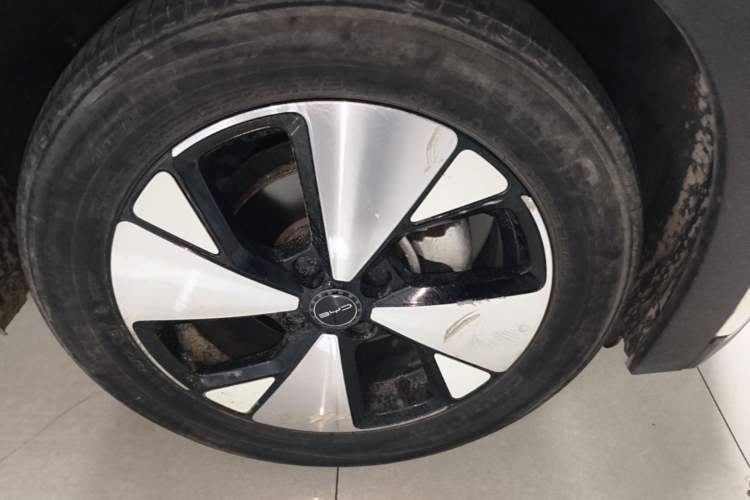 Used BYD Dolphin 2023 420 km Fashion Edition Right Front Wheel Hub