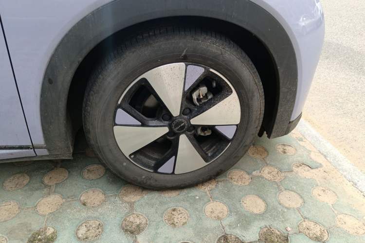 Used BYD Dolphin 2023 420 km Fashion Edition Right Front Wheel Hub