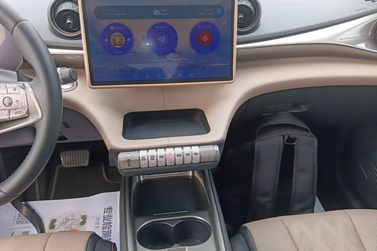 Used BYD Dolphin 2023 420 km Fashion Edition Audio And AC Panel