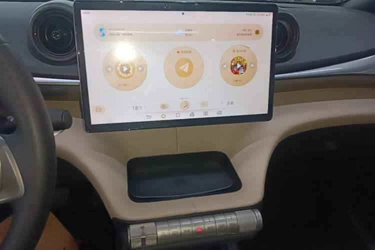 Used BYD Dolphin 2023 420 km Fashion Edition Audio And AC Panel