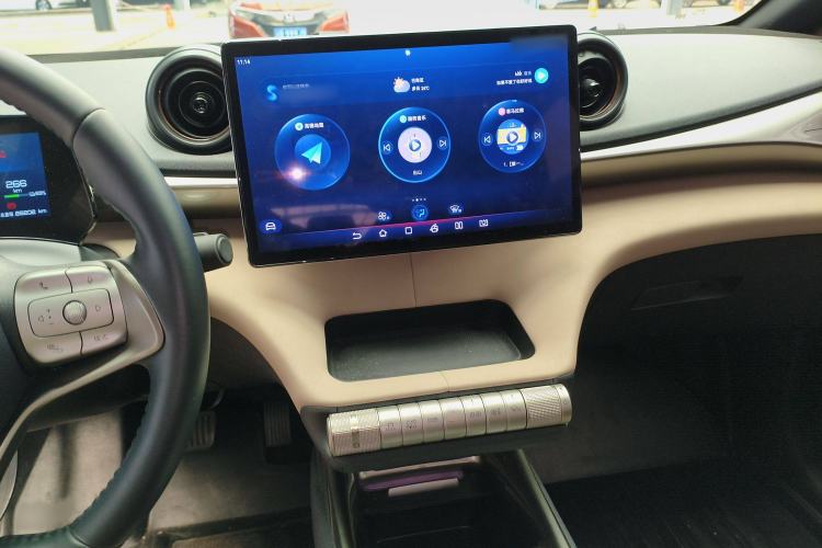Used BYD Dolphin 2023 420 km Fashion Edition Audio And AC Panel