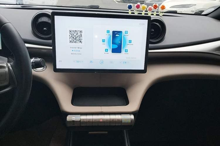 Used BYD Dolphin 2023 420 km Fashion Edition Audio And AC Panel