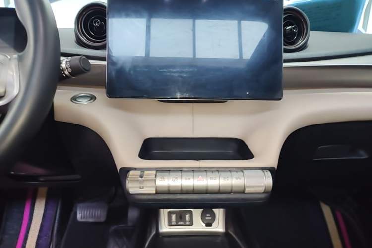 Used BYD Dolphin 2023 420 km Fashion Edition Audio And AC Panel