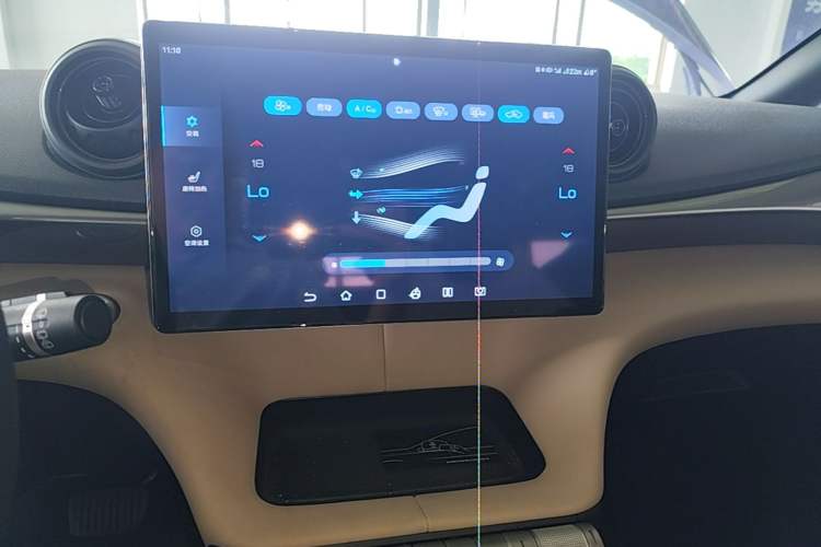 Used BYD Dolphin 2023 420 km Fashion Edition Audio And AC Panel