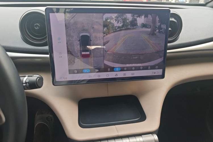 Used BYD Dolphin 2023 420 km Fashion Edition Audio And AC Panel