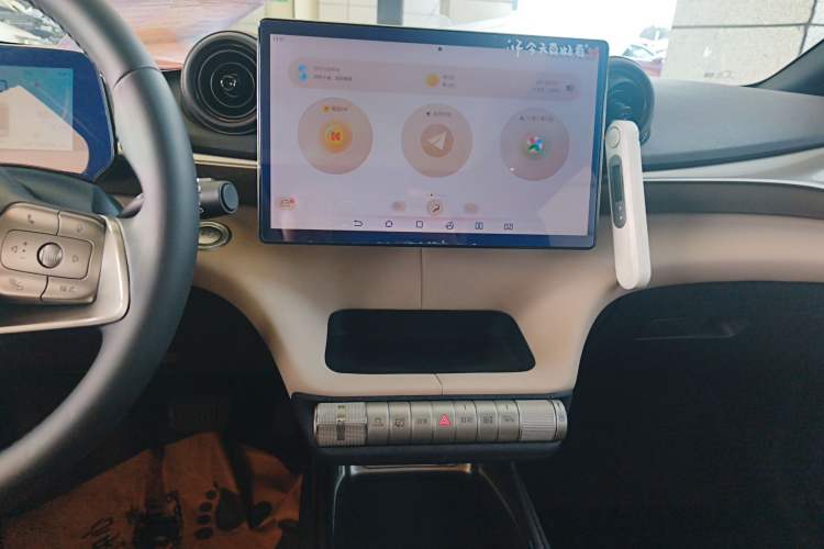 Used BYD Dolphin 2023 420 km Fashion Edition Audio And AC Panel