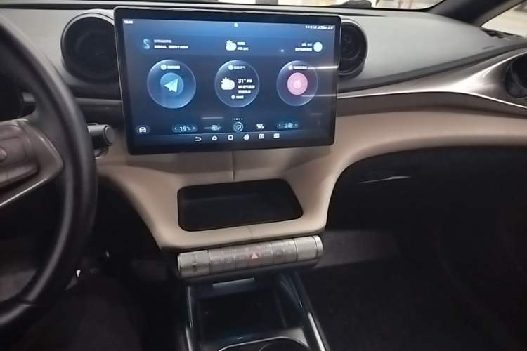 Used BYD Dolphin 2023 420 km Fashion Edition Audio And AC Panel