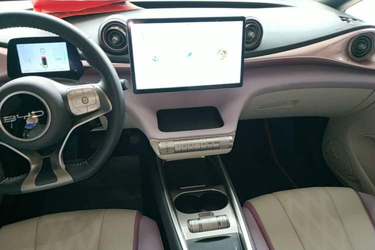 Used BYD Dolphin 2023 420 km Fashion Edition Audio And AC Panel
