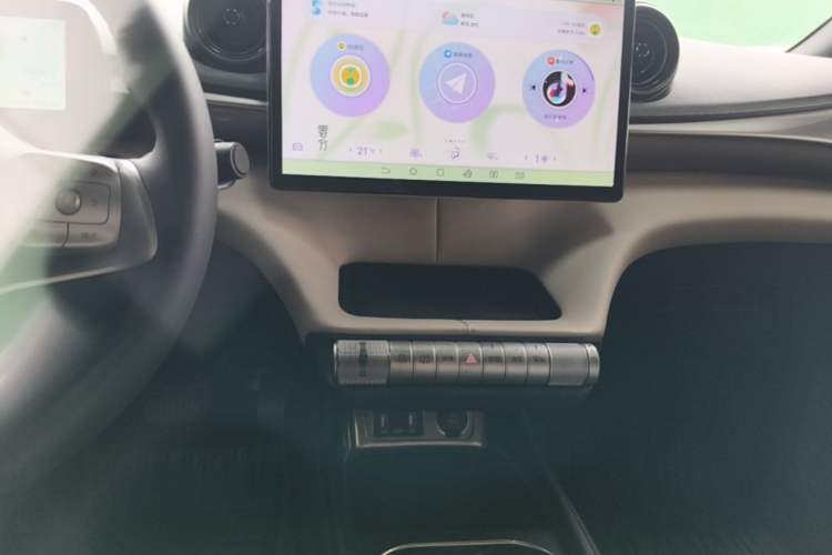 Used BYD Dolphin 2023 420 km Fashion Edition Audio And AC Panel