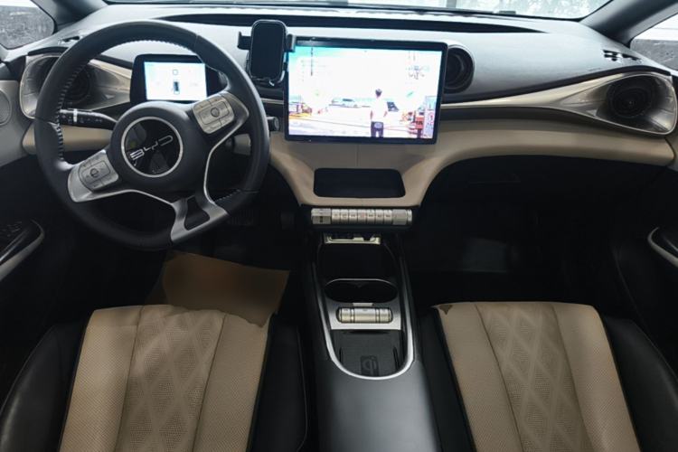 Used BYD Dolphin 2023 420 km Fashion Edition Center Console