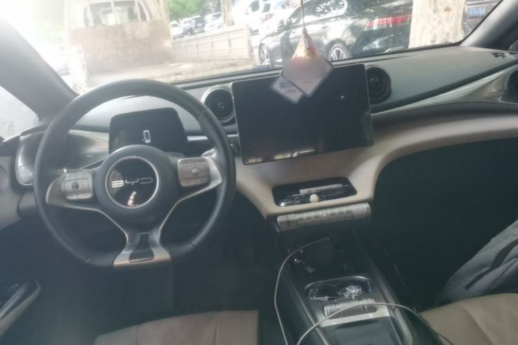 Used BYD Dolphin 2023 420 km Fashion Edition Center Console