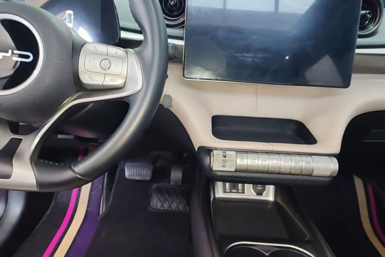 Used BYD Dolphin 2023 420 km Fashion Edition Center Console