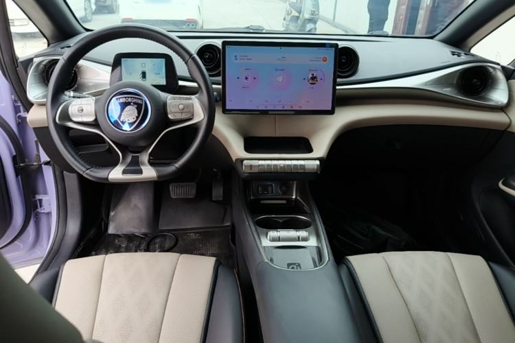 Used BYD Dolphin 2023 420 km Fashion Edition Center Console