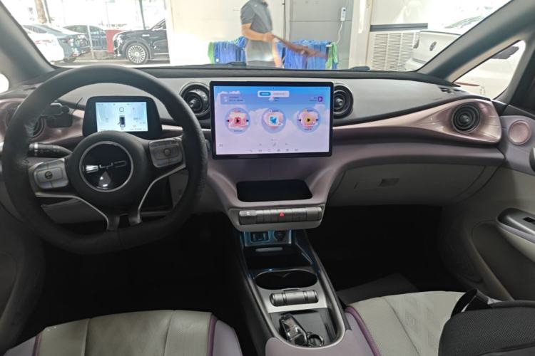 Used BYD Dolphin 2023 420 km Fashion Edition Center Console