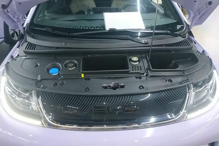 Used BYD Dolphin 2023 420 km Fashion Edition Engine Bay
