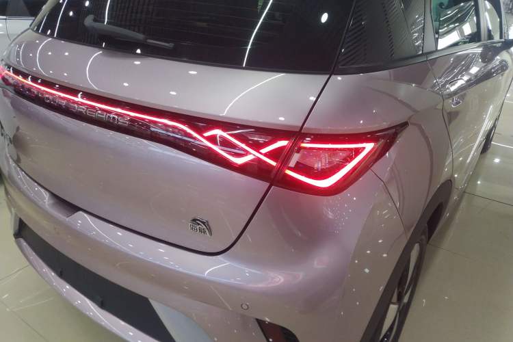 Used BYD Dolphin 2023 420 km Fashion Edition Exterior 6