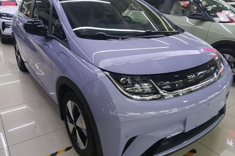 Used BYD Dolphin 2023 420 km Fashion Edition Front Right 45 Deg