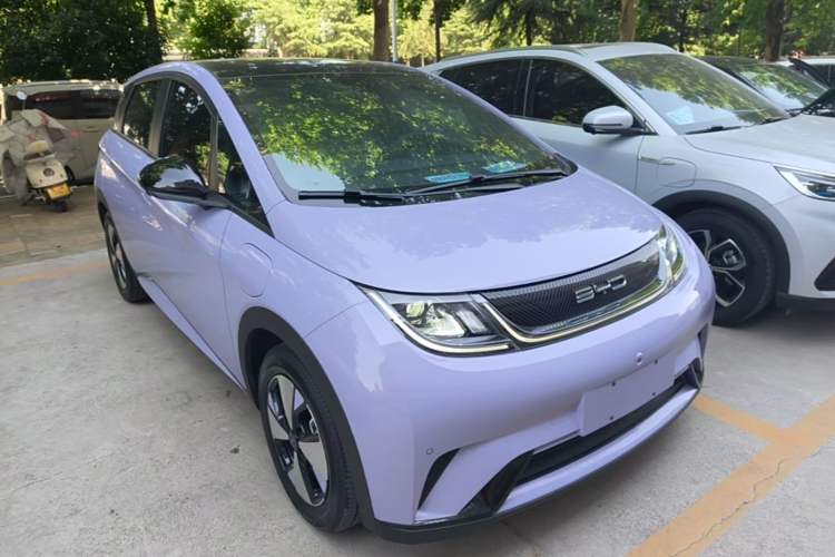 Used BYD Dolphin 2023 420 km Fashion Edition Front Right 45 Deg