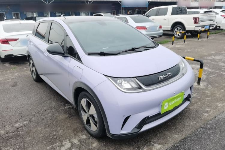 Used BYD Dolphin 2023 420 km Fashion Edition Front Right 45 Deg
