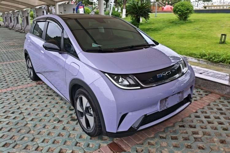 Used BYD Dolphin 2023 420 km Fashion Edition Front Right 45 Deg