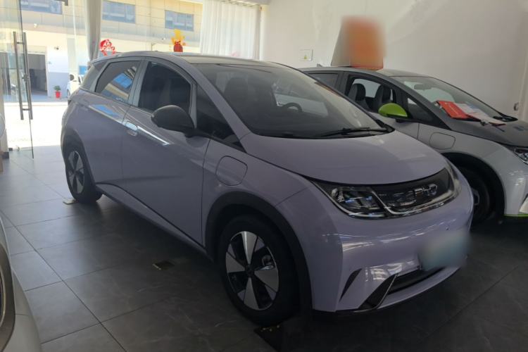 Used BYD Dolphin 2023 420 km Fashion Edition Front Right 45 Deg