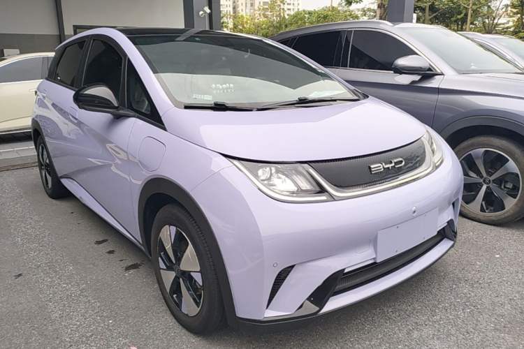 Used BYD Dolphin 2023 420 km Fashion Edition Front Right 45 Deg
