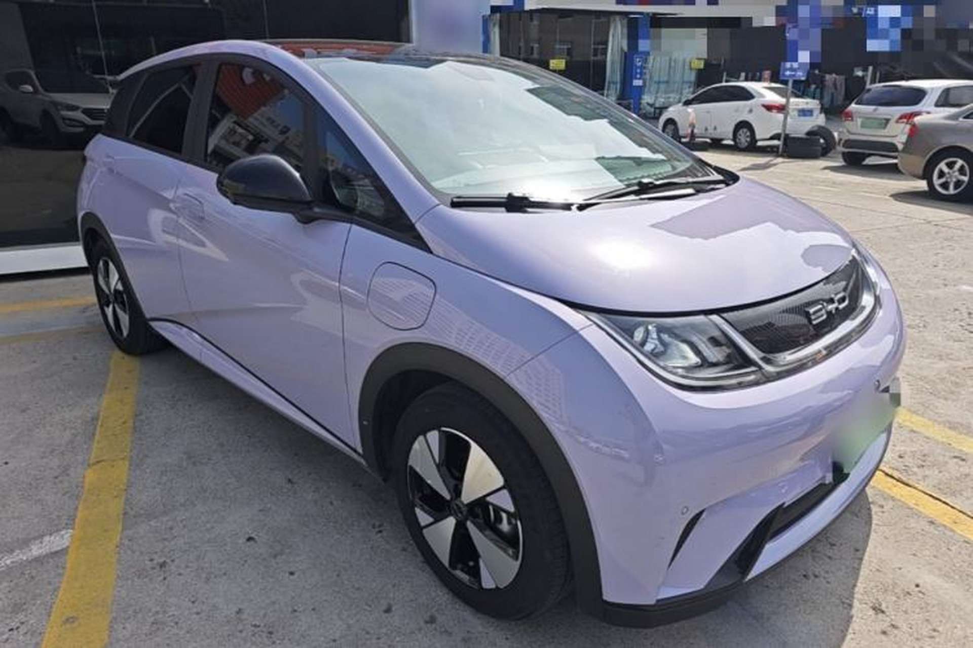 Used BYD Dolphin 2023 420 km Fashion Edition Front Right 45 Deg
