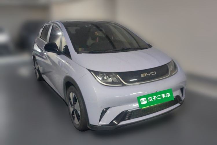Used BYD Dolphin 2023 420 km Fashion Edition Front Right 45 Deg