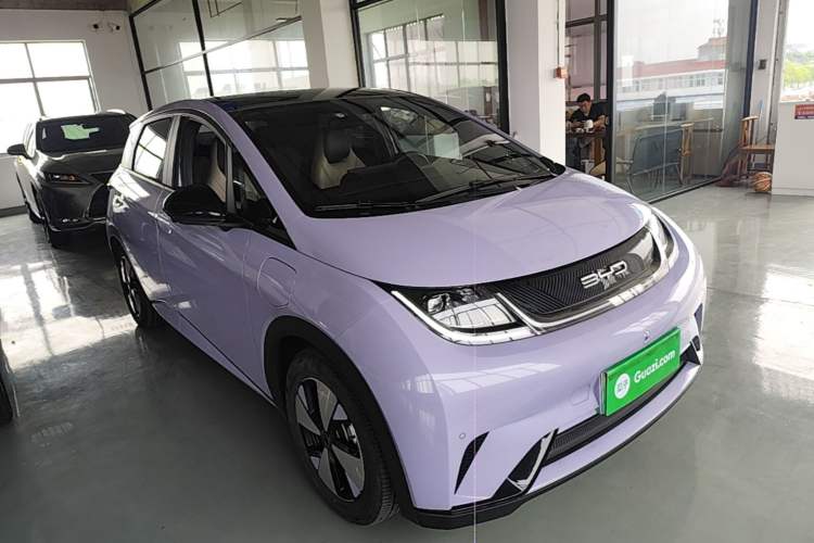 Used BYD Dolphin 2023 420 km Fashion Edition Front Right 45 Deg