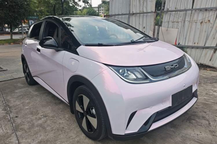 Used BYD Dolphin 2023 420 km Fashion Edition Front Right 45 Deg