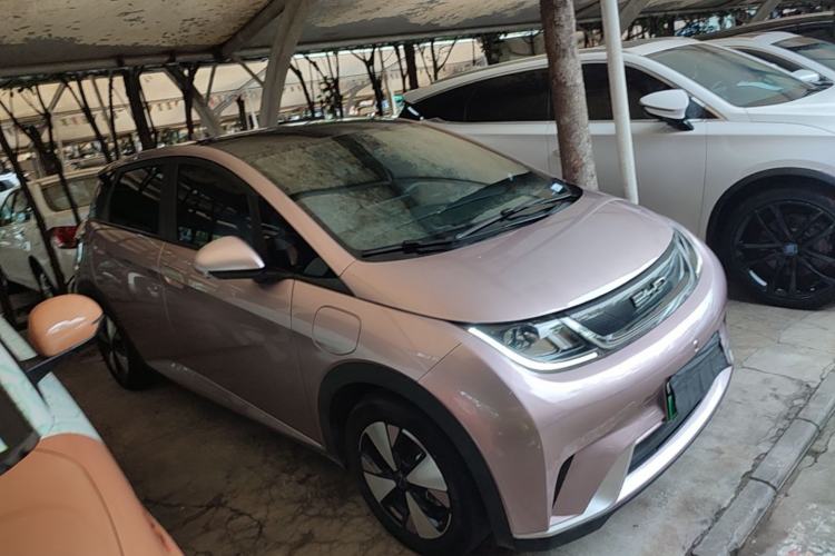 Used BYD Dolphin 2023 420 km Fashion Edition Front Right 45 Deg