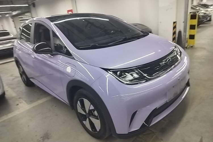 Used BYD Dolphin 2023 420 km Fashion Edition Front Right 45 Deg