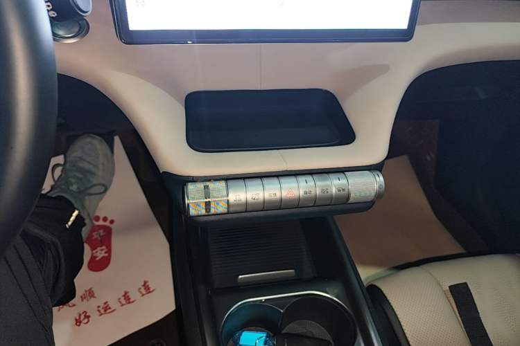 Used BYD Dolphin 2023 420 km Fashion Edition Gear Lever