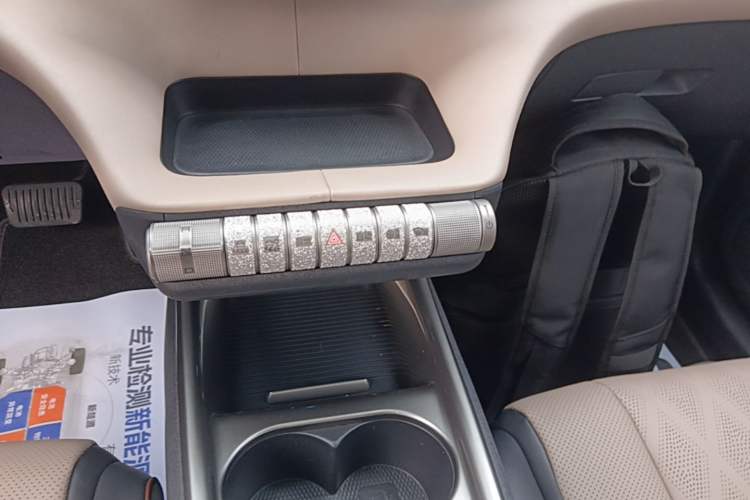 Used BYD Dolphin 2023 420 km Fashion Edition Gear Lever
