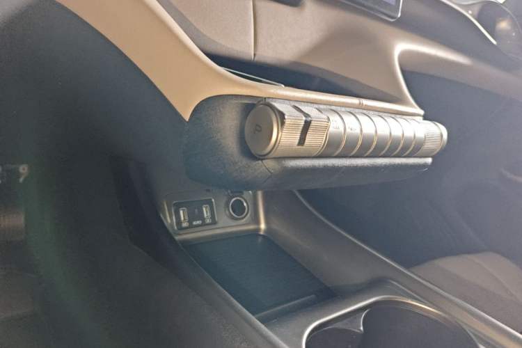 Used BYD Dolphin 2023 420 km Fashion Edition Gear Lever