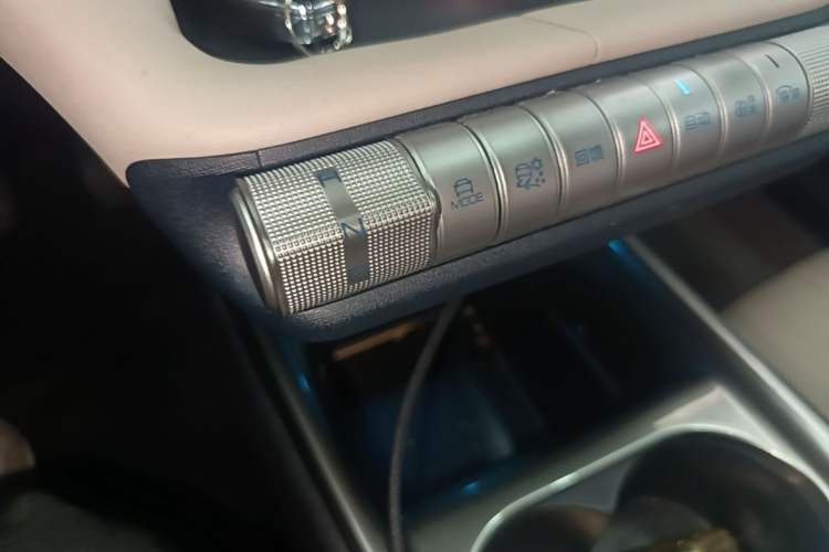 Used BYD Dolphin 2023 420 km Fashion Edition Gear Lever