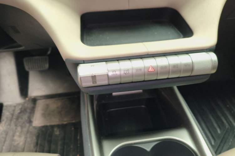 Used BYD Dolphin 2023 420 km Fashion Edition Gear Lever