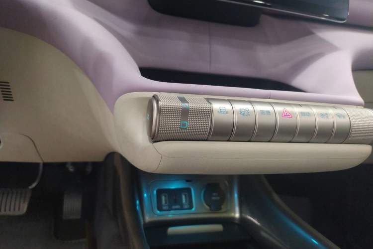 Used BYD Dolphin 2023 420 km Fashion Edition Gear Lever